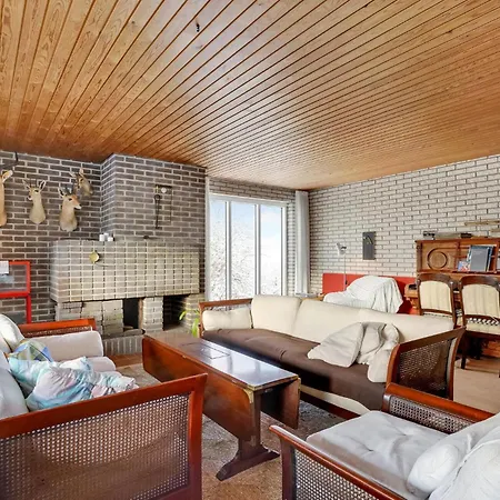 2 Bedroom Pet Friendly In *