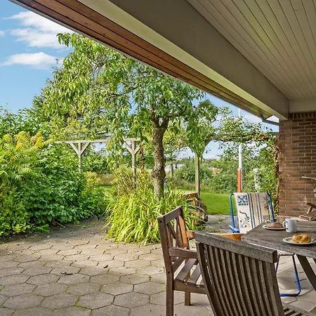 2 Bedroom Pet Friendly In *