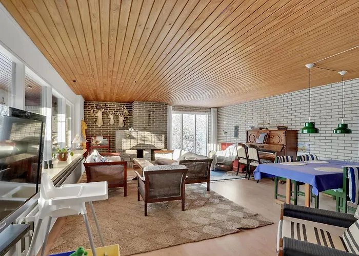 Semesterbostad 2 Bedroom Pet Friendly In