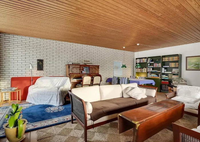 2 Bedroom Pet Friendly In Semesterbostad *